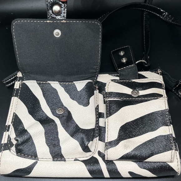 Nine & Co. 8’ Purse Wallet Black/white Faux Zebra Print Shoulder Strap Y2K - Picture 3 of 10